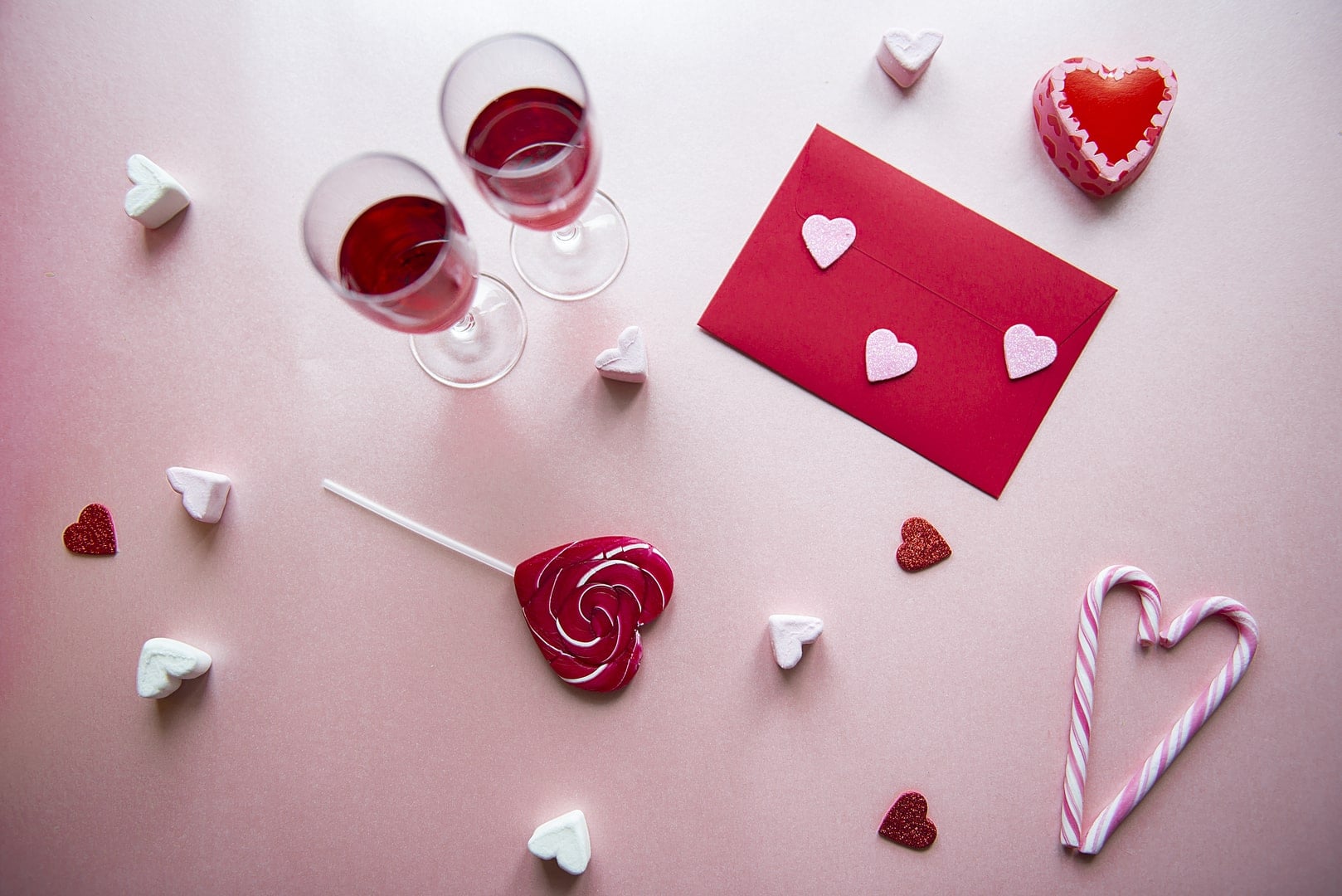 Romantyczne prezenty na Walentynki - personalizowane bluzy i koszulki